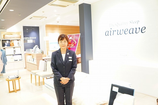 エアウィーヴ　銀座コア店の奥ノ谷さん。　詳しく丁寧に教えてくれます