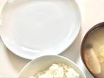 【無印良品　白磁皿・中】税込590円。子ども用にもおすすめ