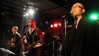 超カオスな対バン「坊主バンドvs.牧師ROCKS」の模様