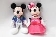 ぬいぐるみバッジ（バレンタイン・ナイト） 4800円／ミッキーとミニーの2個セット