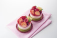 「京橋 千疋屋」桜と赤い実のスプリングケーキ