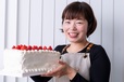パティシエでスイーツプランナーのmaaco・関谷真紗美さんが製造を担当【豊洲パーラーの「あまりん苺のデコレーションケーキ」】