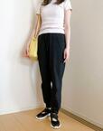 【GLOBAL WORK エアかるクッションベルトスニーカー】Tシャツとジョガーパンツに合わせてみると、ほどよく抜け感のあるコーデになります