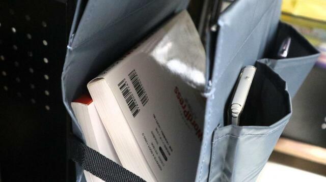 【八番屋 ハンギングボックス A4対応】ベルトがストッパーとなり横から落ちるのを防止