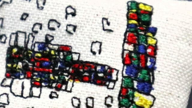 【こまもり】細かすぎる筆致と塗り分けを、刺繍で完璧に再現