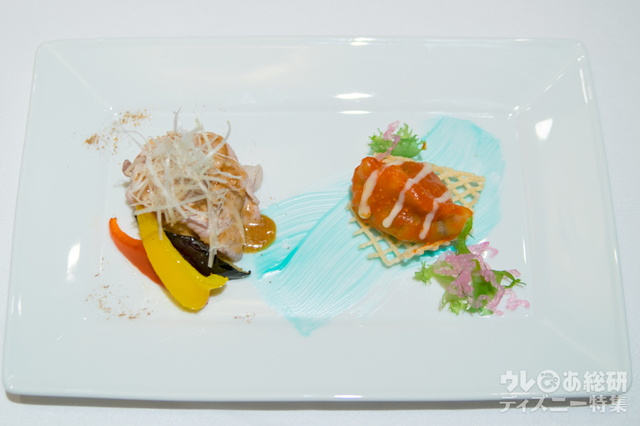 やまゆりポークの湯引き 胡麻ソース 花椒をきかせて 五目餃子添え｜“ピクサー・プレイタイム”ランチコース 4,120円｜東京ディズニーシー・ホテルミラコスタ「シルクロードガーデン」