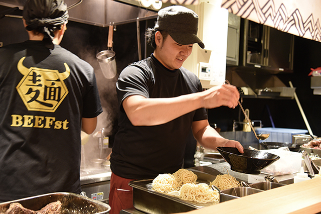 ローストビーフ油そば ビースト