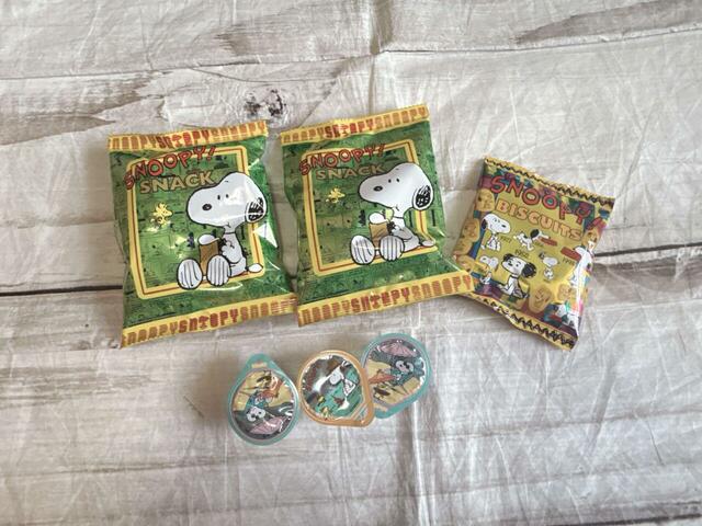 コーンスナック×2袋、ビスケット×1袋、ゼリー×3個のセット