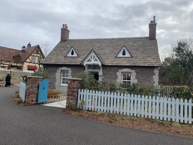 『アーヤと魔女』の主人公アーヤが引き取られた家「魔女の家」