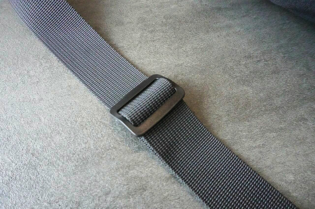ショルダーストラップは調節可能
