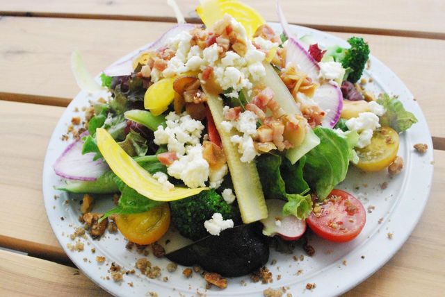 「相州牛」が食べられる「MARIN＆FARM」／「ローカルサラダ」、地元で採れた野菜をたっぷり召し上がれ