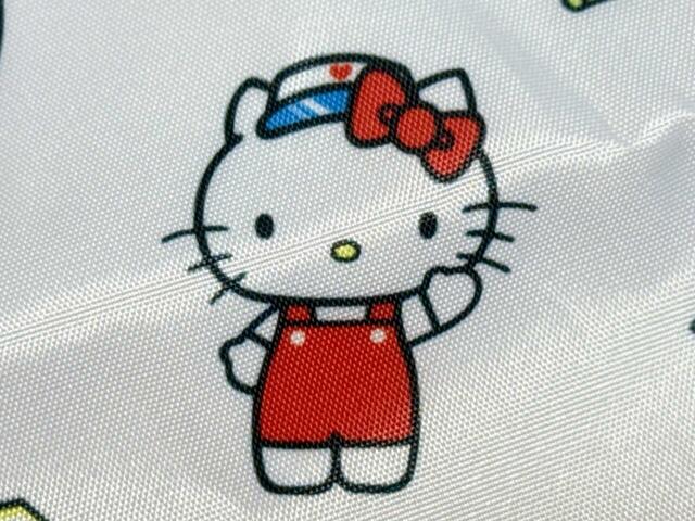 スーパーの店員さんに扮した姿もかわいい!