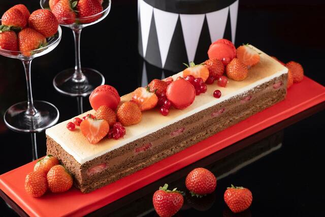 「チョコレートフレジェ」<期間:2026年1月9日~3月8日>【【ヒルトン名古屋】ホテルメイドのストロベリースイーツが並ぶ♪甘美な“ストロベリースイーツビュッフェ”開催!】