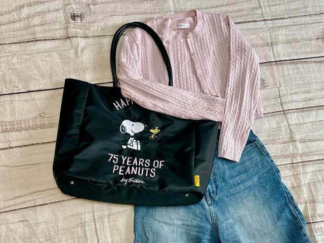 ロゴの刺繍カラーと合わせたピンクのトップスを使ったコーデ♪