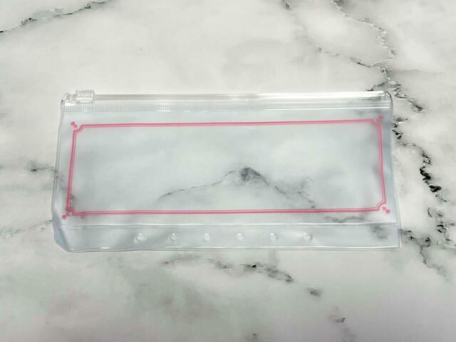 スライダー式クリアケースはオリジナルデザイン！【sweet2023年8月号】付録「Samantha Thavasa（サマンサタバサ）ミッキー＆ミニーデザイン貴重品収納ポーチセット」