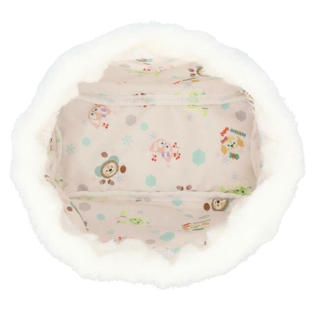 ポーチ 2,800円｜「ダッフィー＆フレンズのシークレット・オブ・スノーウィーデイ」グッズ｜販売店舗：東京ディズニーシー「マクダックス・デパートメントストア」｜発売日：2025年11月4日（火）