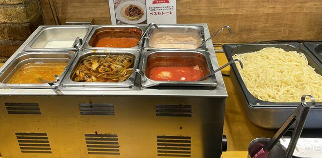 パスタは、6種類ものソースを楽しめます