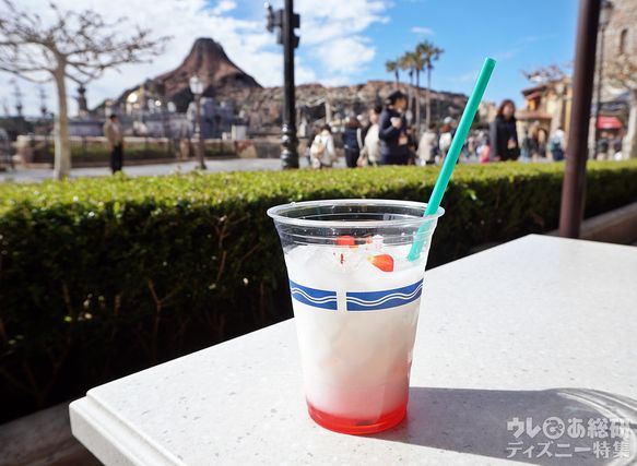 スパークリングカクテル(ヨーグルト&ストロベリーシロップ)