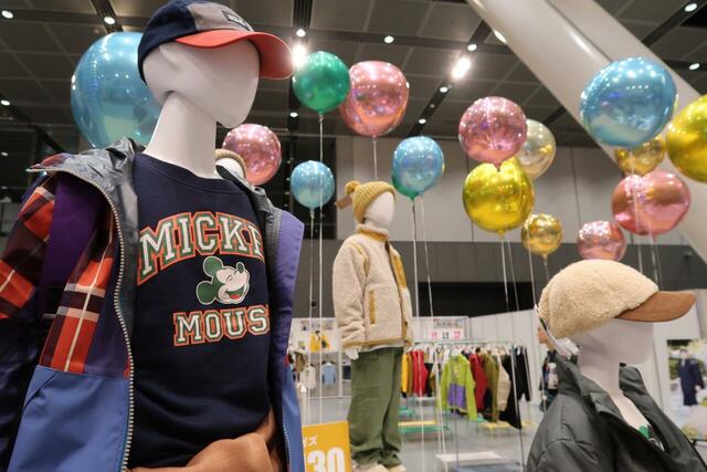 Disney長袖クルーネックTシャツKids　着こなし例