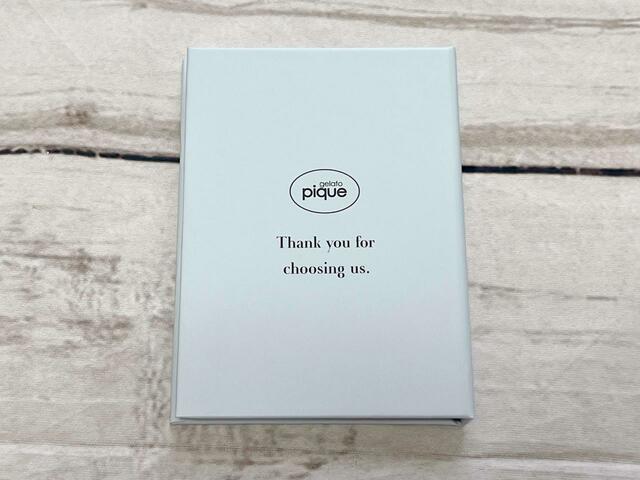 裏面にもブランドロゴがデザインされています♪【sweet 2023年10月号付録】「gelato pique（ジェラートピケ）特製　上質サテンポーチ＆ハードカバーメモノート」