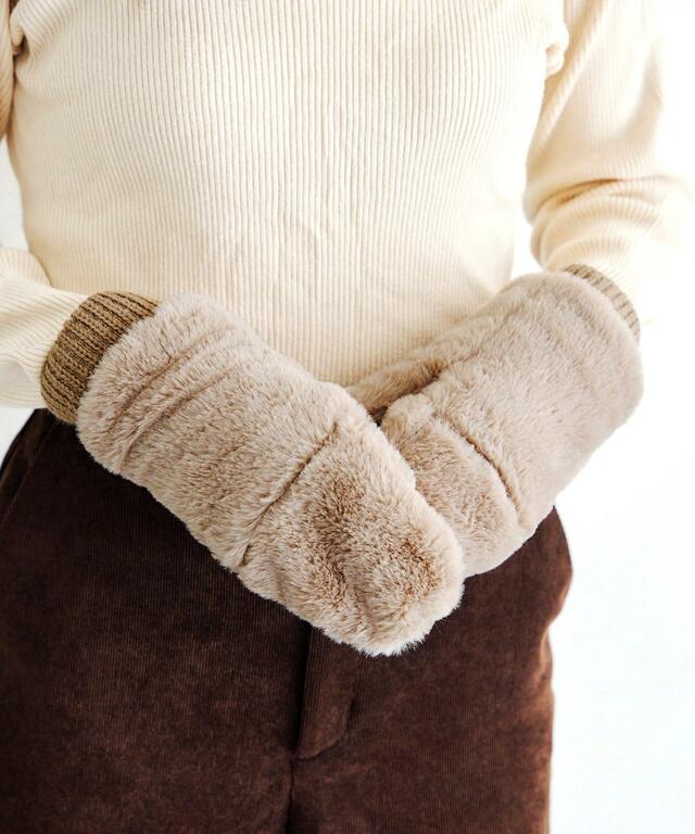 【3COINSの防寒小物グッズ売上ランキング 1位】「ファーミトン」550円（税込）