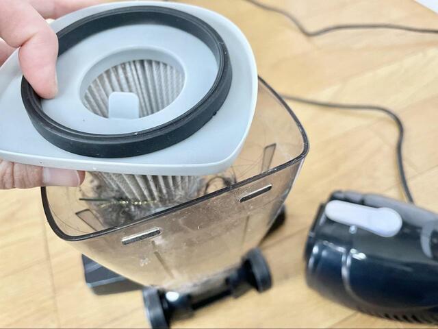 【激安スティック掃除機】フィルターは大きく取り出しやすい