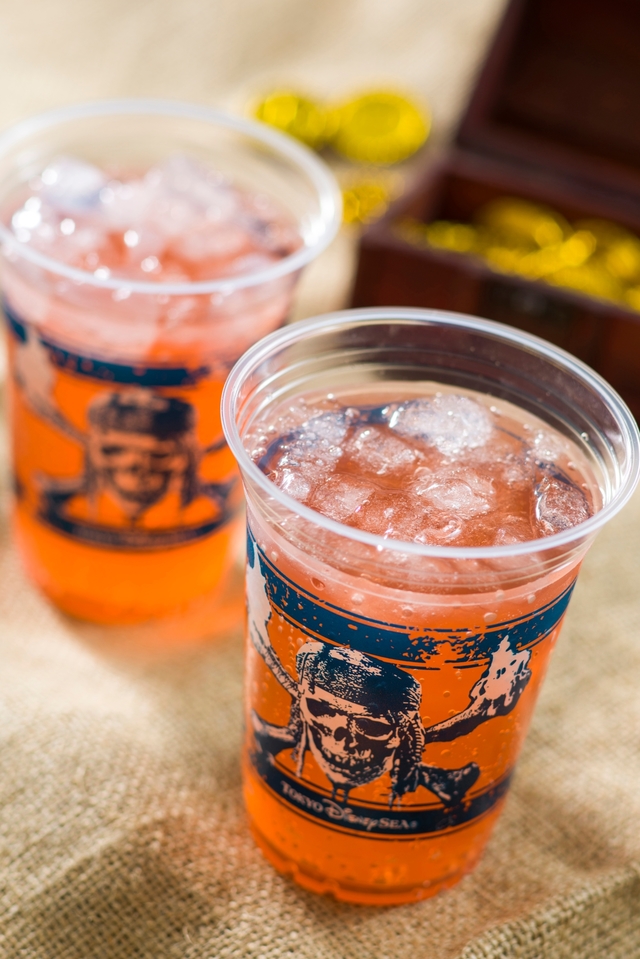 スパークリングカクテル(ピンクグレープフルーツシロップ)1杯 ¥680【販売店舗】ミゲルズ・エルドラド・キャンティーナ|2018年東京ディズニーシー「ディズニー・パイレーツ・サマー」スペシャルメニュー