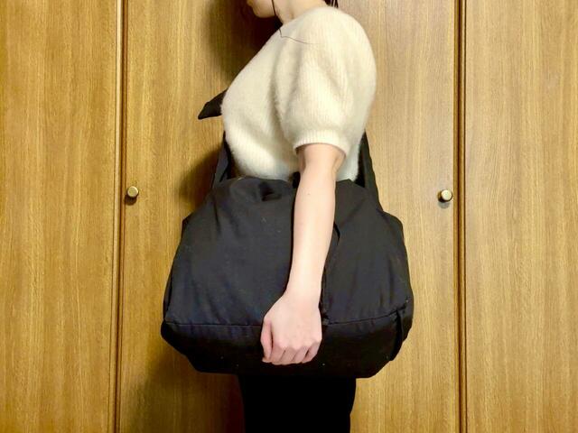 一泊の際の荷物を入れて、斜めがけにしてみました