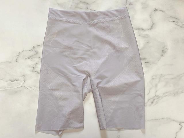 絶妙なラベンダーカラーが大人かわいい