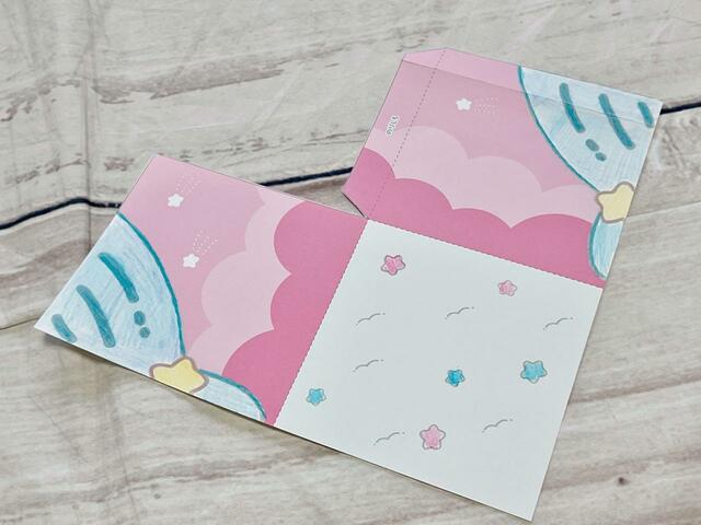 カーテンや星に色を塗り終えました！