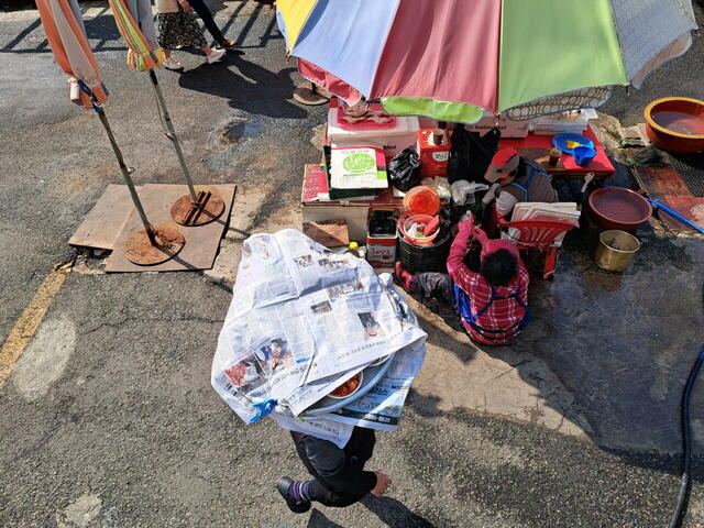 【 気になる韓国、ソウルの今vol.33】頭にお盆を載せて出前に出動する「タミャン食堂」のお姉さん