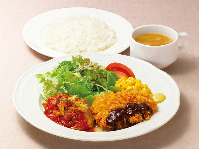 【水・木曜日限定】  チキングリル トマトソース&国産ポークカツランチ(スープ・ライス付)  880円(税込968円)【ロイヤルホスト】