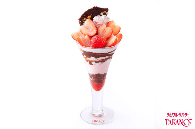 「〈アトレ吉祥寺店〉バレンタインパフェ」＜価格：2,090円（税込）＞【バレンタインデーまでの期間限定！タカノフルーツパーラーにハートが飾られた苺＆チョコのパフェ登場！】