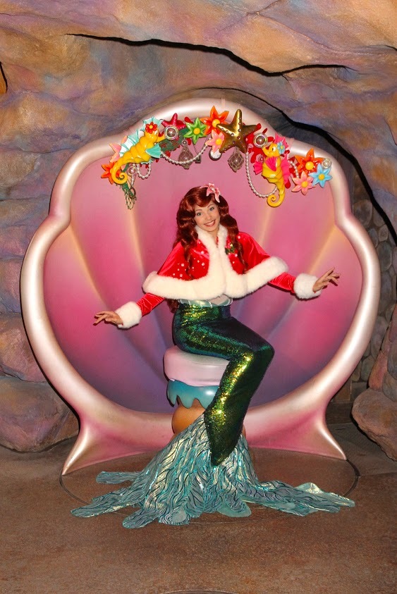 暖かそうなケープを羽織ったアリエルに会えるのは今だけ! 