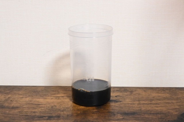 【黄金比「てりやきのたれ」】醤油を100mL入れ…