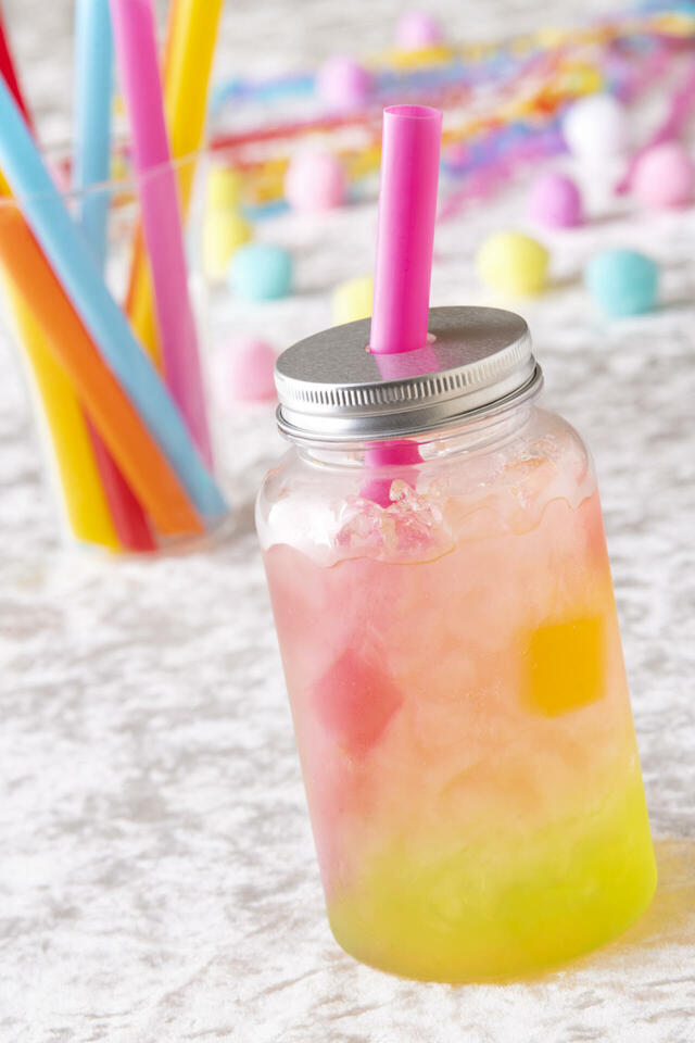 宿泊者限定　ハイピリオン・ラウンジ　ディズニー・パルパルーザ“ヴァネロペのスウィーツ・ポップ・ワールド”テイクアウトドリンク