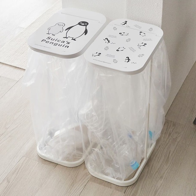 【ベルメゾン「かけるだけゴミ袋ホルダー」税込4,990円】Suicaのペンギンと、Suicaのペンギンの総柄の2種類です
