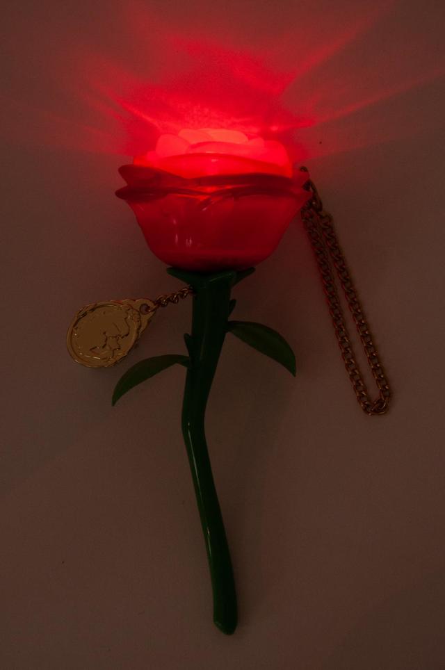 メロディライト・ローズ 2300円|長さ約20cm|東京ディズニーリゾート・アプリ、ギャグファクトリー/ファイブ・アンド・ダイム