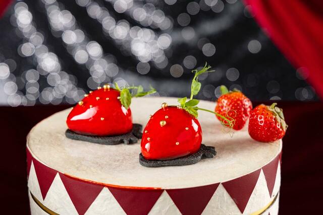 「ストロベリームース」<期間:2026年2026年1月6日~3月11日>【【ヒルトン名古屋】ホテルメイドのストロベリースイーツが並ぶ♪甘美な“ストロベリースイーツビュッフェ”開催!】