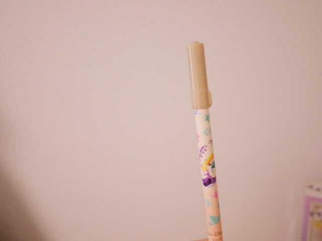 カラーペンセット 2,100円｜「ラプンツェルのランタンフェスティバル」をテーマにしたグッズ｜東京ディズニーシー新テーマポート「ファンタジースプリングス」