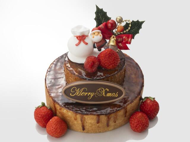 「＜アニバウム＞苺のクリスマスブリュレバウム」＜価格：4,536円（税込）＞【東急百貨店の“2025年クリスマスケーキ＆デリ・オードブル ”10月1日より予約開始！「SHIBUYA FOOD ISLANDS」には限定品が登場！】