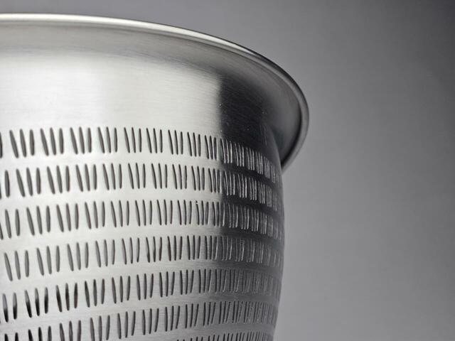 「継ぎ目がないのでフチの部分も汚れが溜まりにくい」＜期間：1,570円〜6,330円＞【ありそうでなかった“ザル”が完成！洗浄も水切りもストレスフリーな「TKG 18-8ステンレス スリットボール」登場！】