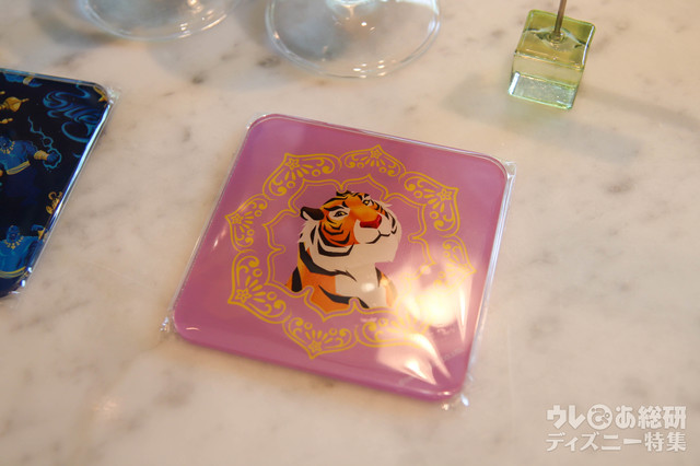 <ラジャー>オレンジスムージーにセットで付けられるコースター