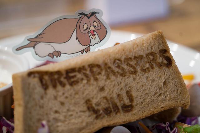 ＜オウル＞侵入者オウルだって? チキンサンドウィッチ 1,639円