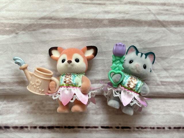 色違いのドレスを着た二人を並べてみました。かわいい♪