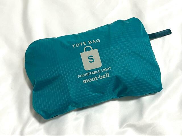 【mont-bell　ポケッタブルライトトートS】ファスナー付きポケットに入れ込んで、くるりと裏返すだけでコンパクトサイズに！