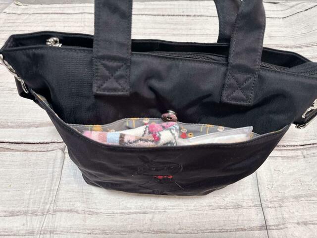 前面のポケットにはミニタオルとポケットティッシュを収納