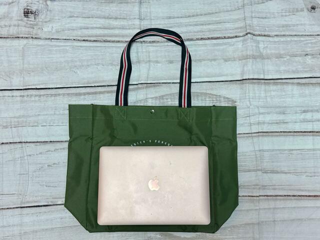 13インチのノートPCもラクラク収納できますよ♪