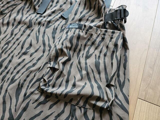 【coen C.Mt エプロンワンピース】両サイドに約縦21×横9cmの大きなポケットがついていて便利！