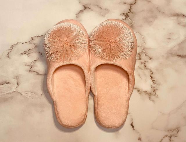 【NITORI】ルームシューズ(ポンポン RO M)／税込799円